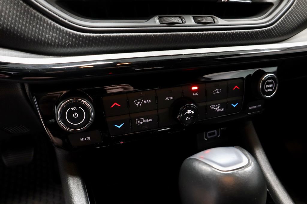 Used 2025 Jeep Compass Trailhawk AWD/4WD image 32