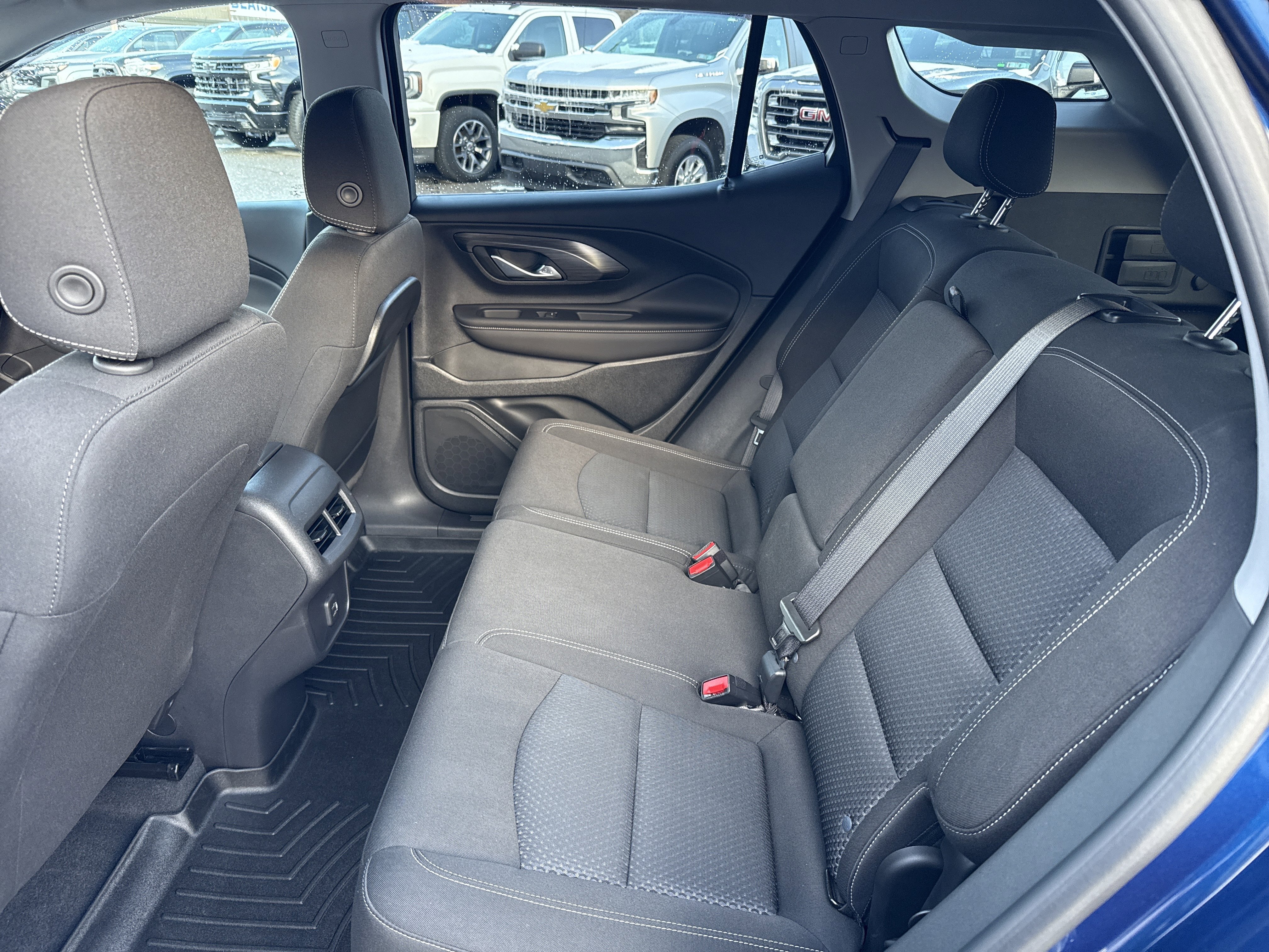 Used 2023 GMC Terrain SLE w/ Driver Convenience Package image 13