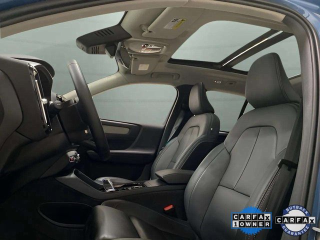 Used 2025 Volvo XC40 B5 Plus image 27