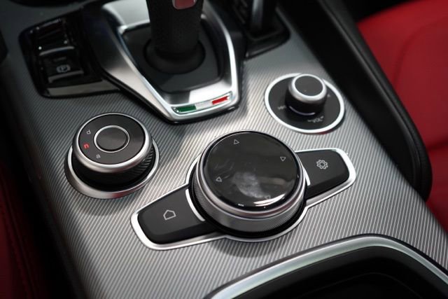 New 2025 Alfa Romeo Giulia AWD w/ Driving Assist Package image 29