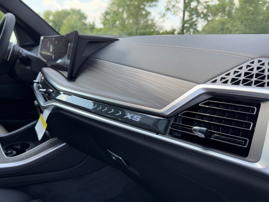 Used 2026 BMW X5 xDrive50e w/ Premium Package image 24