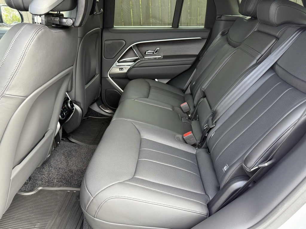 New 2025 Land Rover Range Rover SE image 32