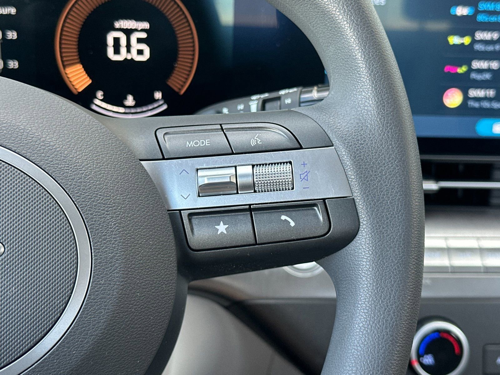 Certified 2025 Hyundai Kona SE AWD/4WD image 26