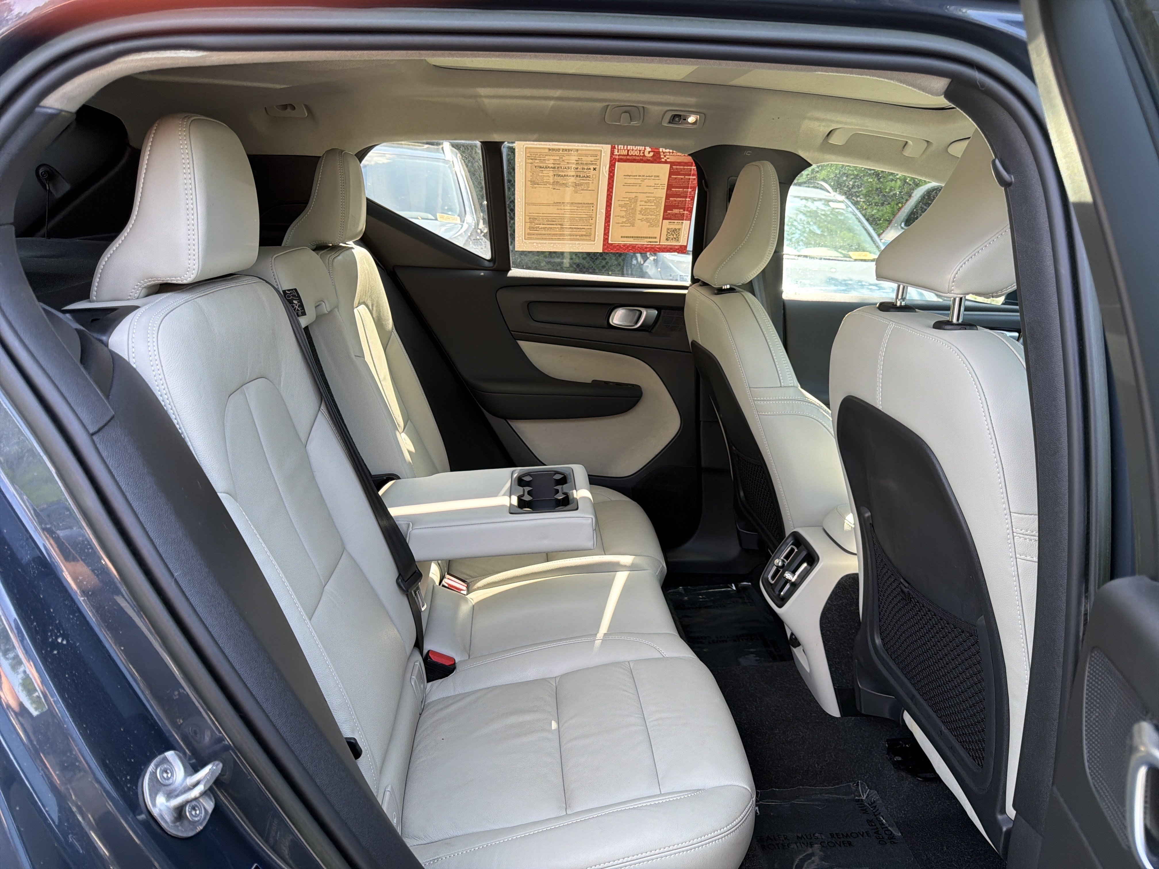 Certified 2022 Volvo XC40 T5 Inscription w/ Advanced Package AWD/4WD image 33