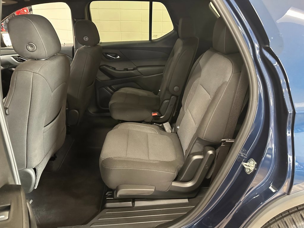 Used 2023 Chevrolet Traverse LT image 34