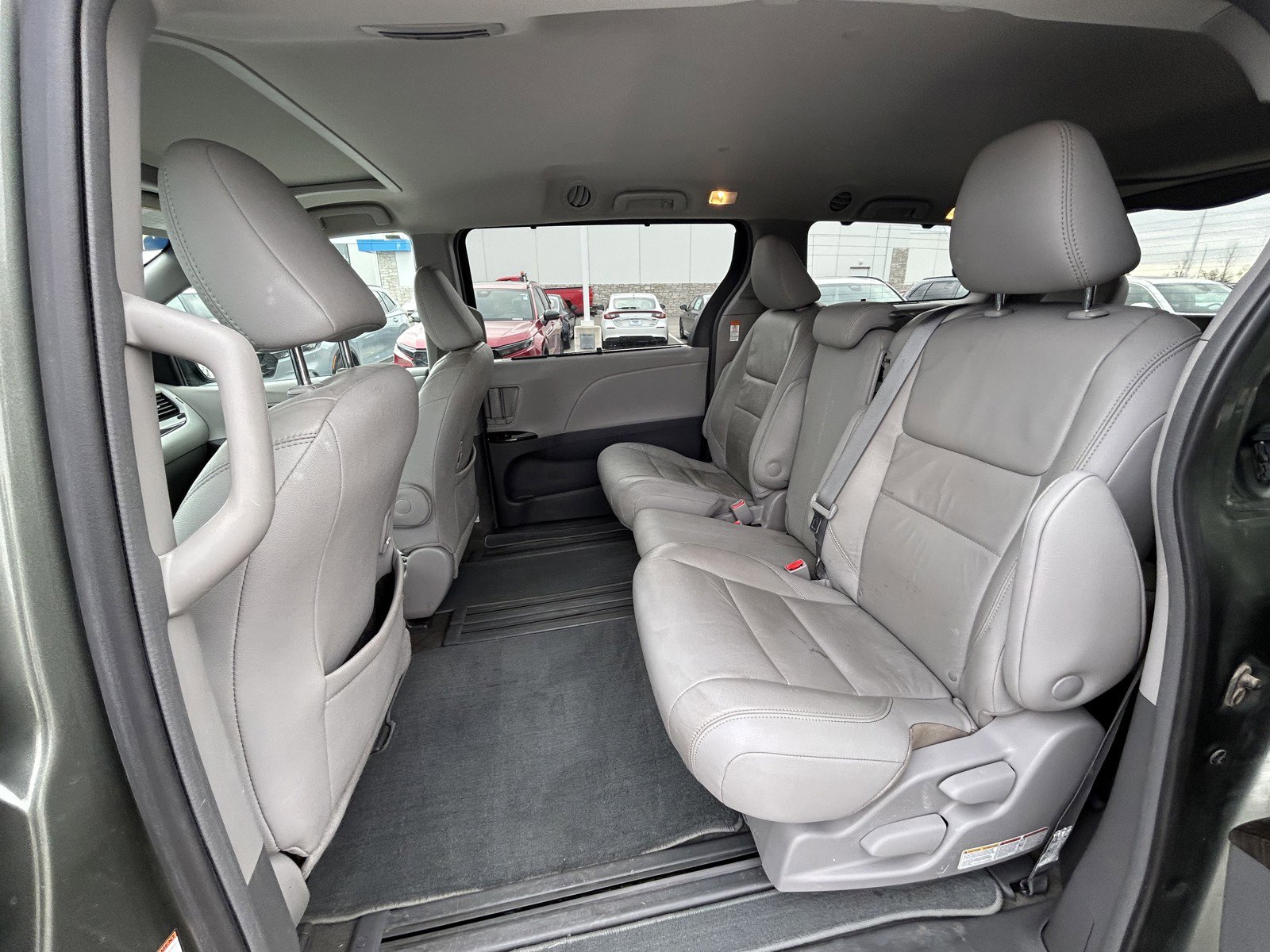 Used 2018 Toyota Sienna XLE w/ Carpet Mat Package image 12