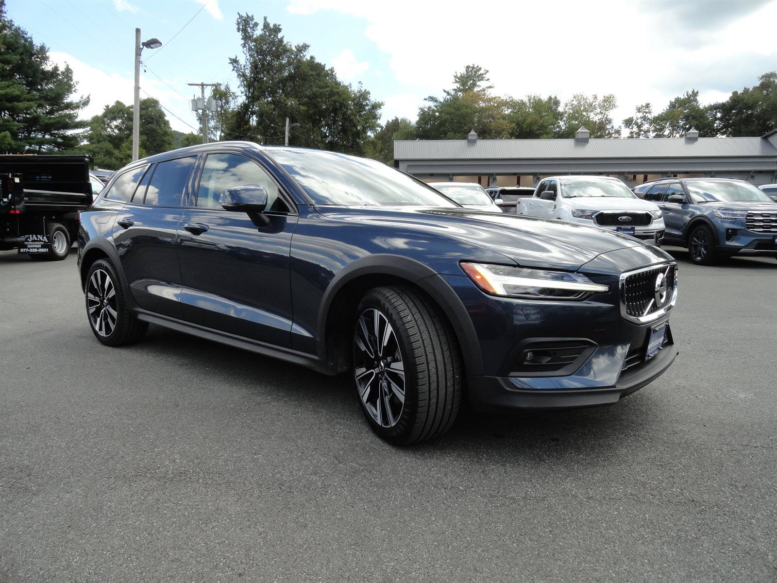 Used 2022 Volvo V60 T5 Cross Country w/ Advanced Package AWD/4WD image 3