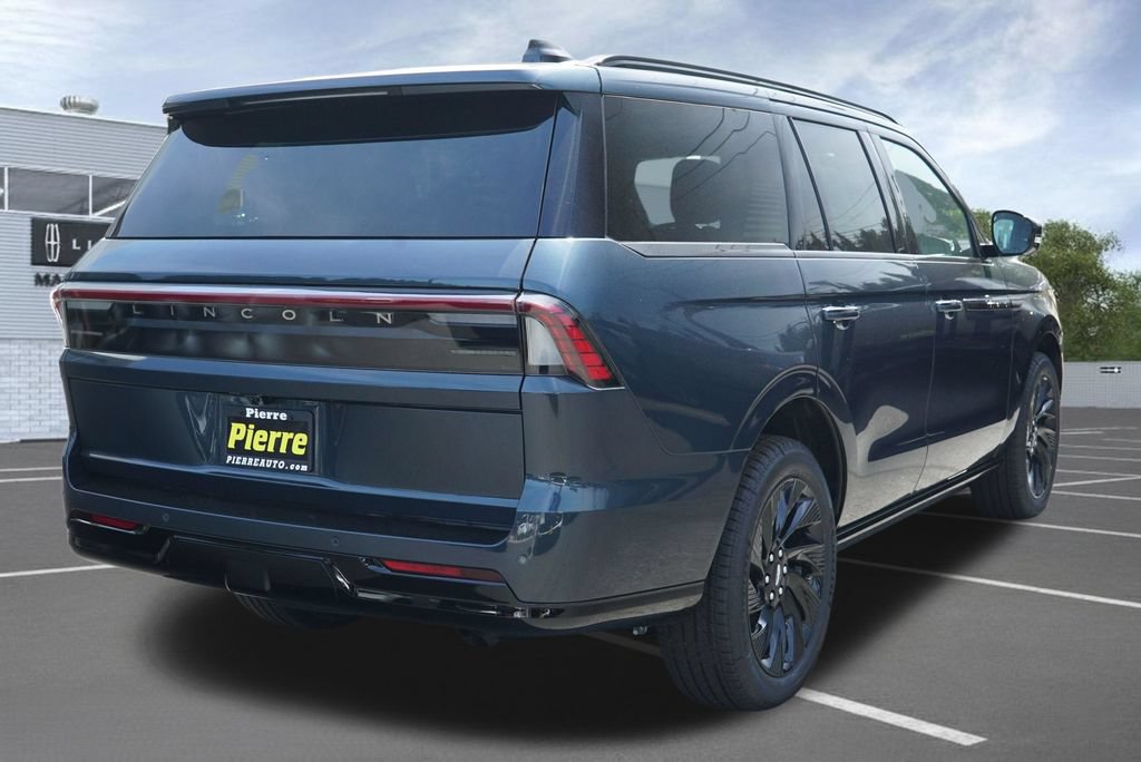 New 2026 Lincoln Navigator Reserve w/ Jet Appearance Package AWD/4WD image 7