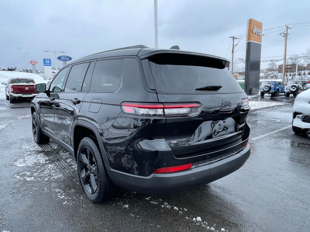 Used 2023 Jeep Grand Cherokee L Laredo image 5