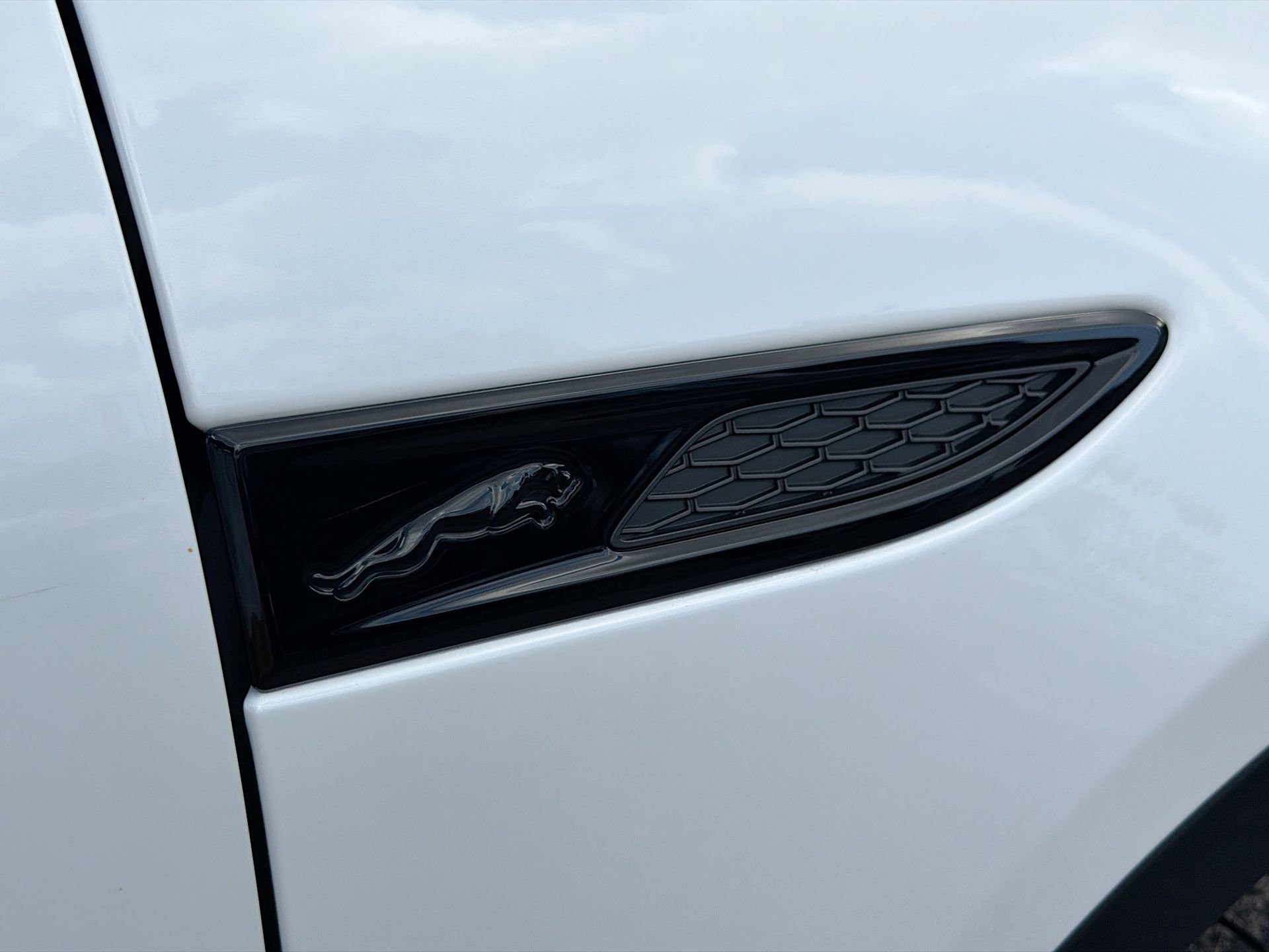 Used 2022 Jaguar E-PACE SE image 11