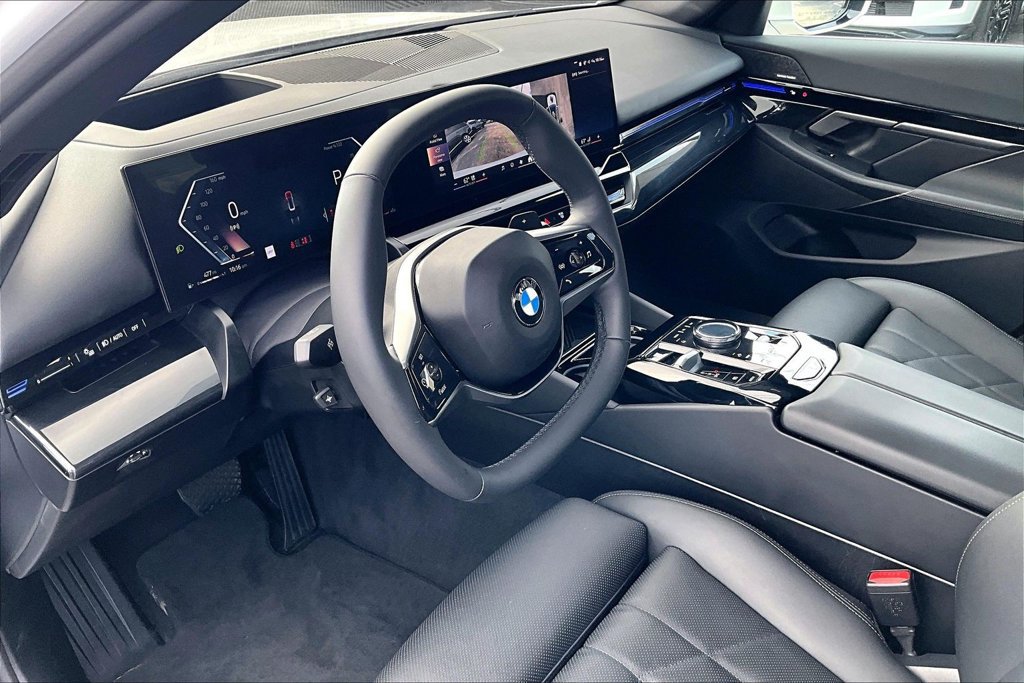 Used 2025 BMW 530i w/ Premium Package RWD image 17