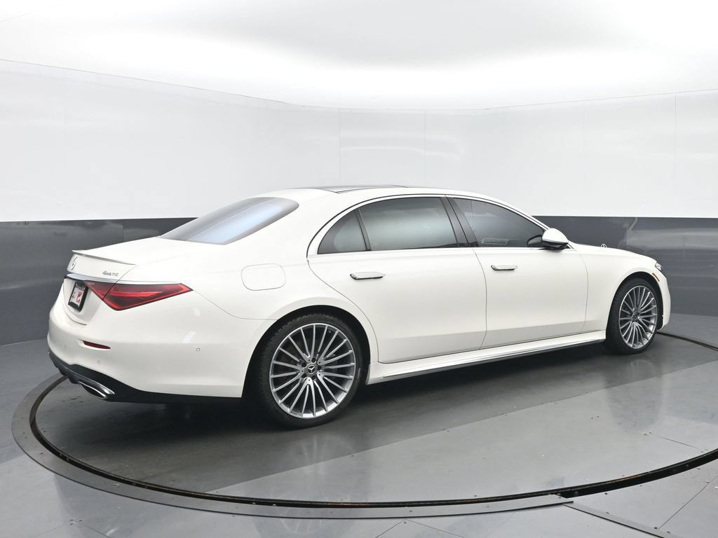 Used 2022 Mercedes-Benz S 580 4MATIC Sedan image 3