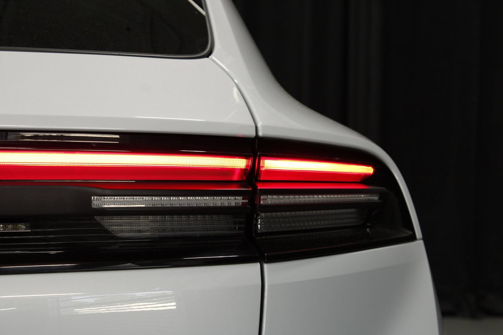 Certified 2025 Porsche Macan Electric RWD image 20