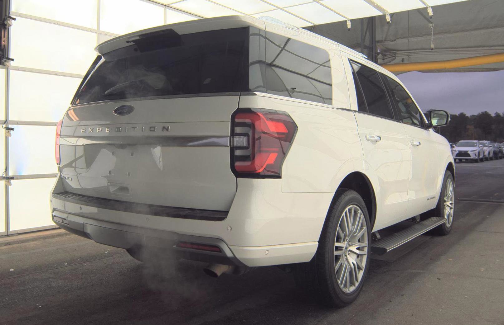 Used 2022 Ford Expedition Platinum image 5