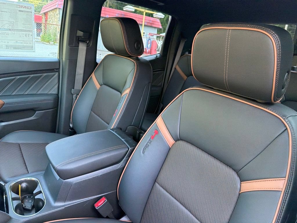 New 2026 GMC Canyon AT4 w/ AT4 Premium Package AWD/4WD image 10