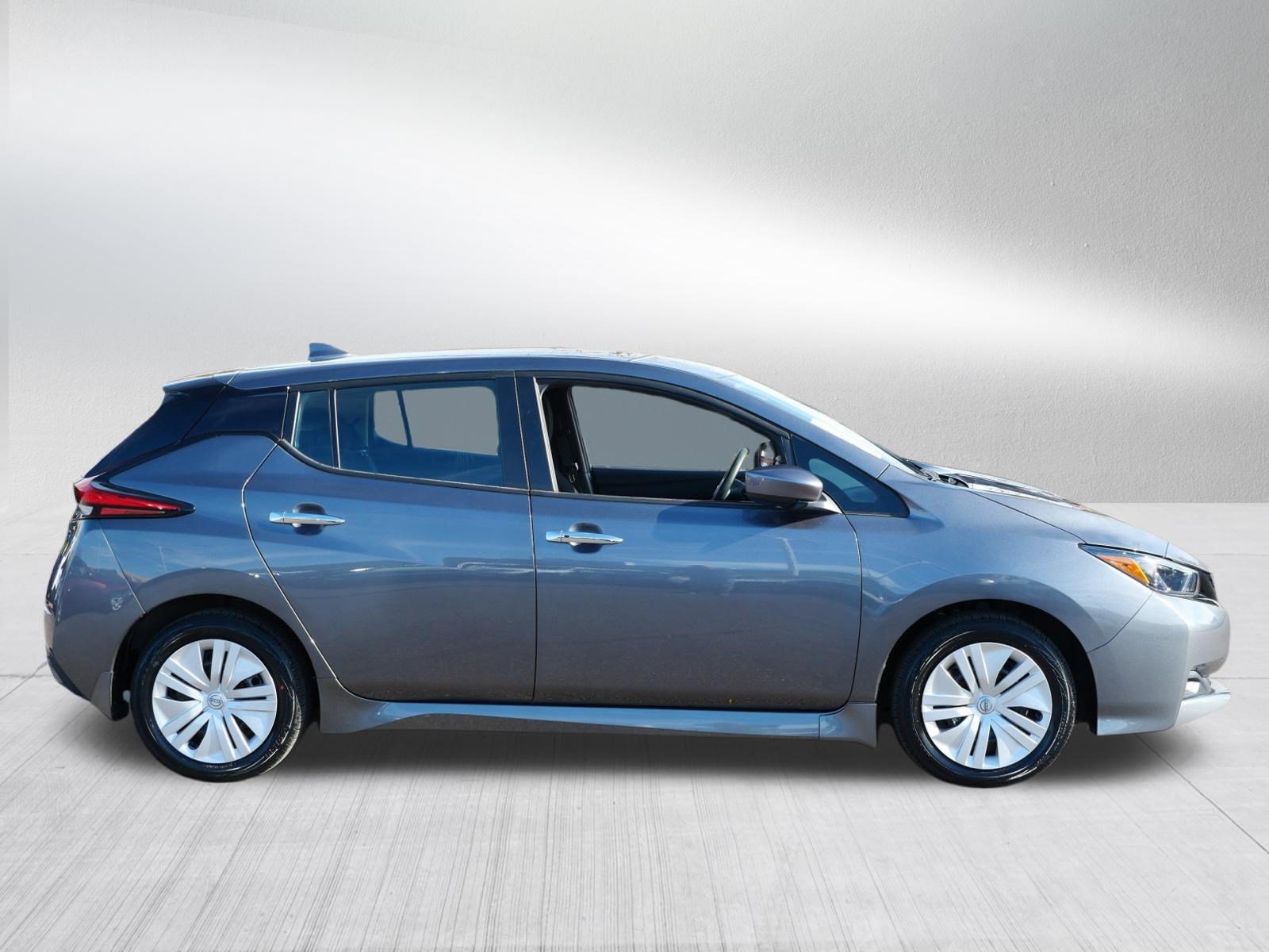 Used 2025 Nissan Leaf S FWD image 8