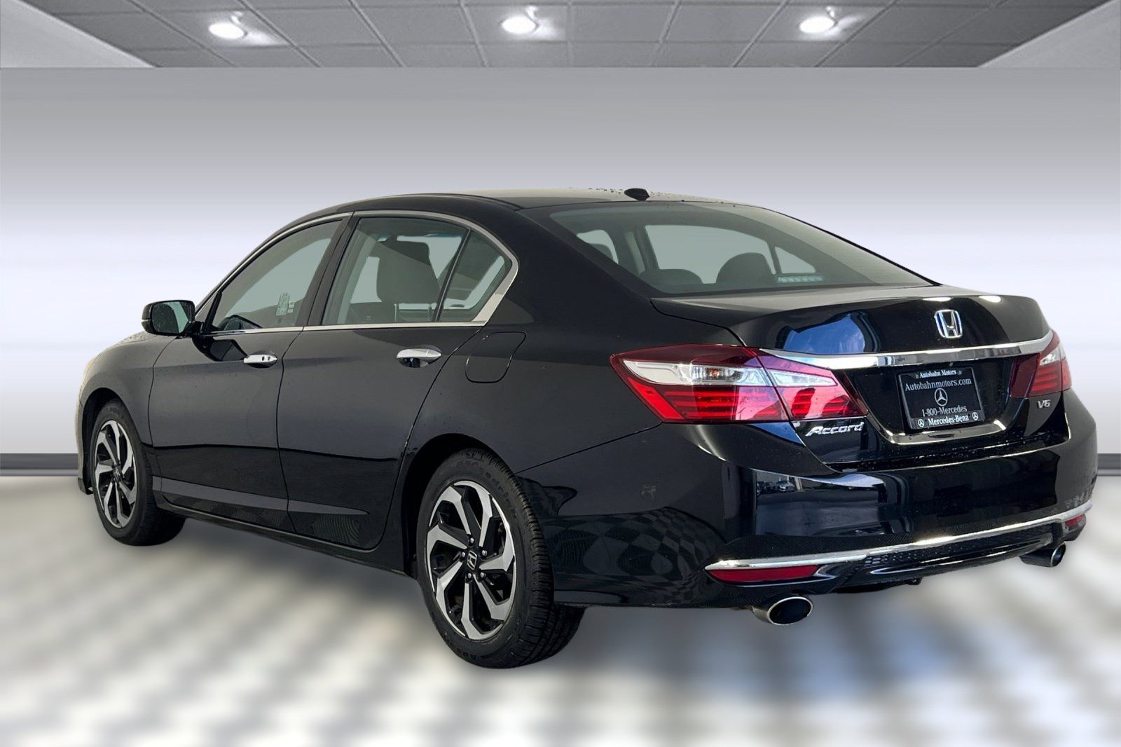 Used 2017 Honda Accord EX-L image 3
