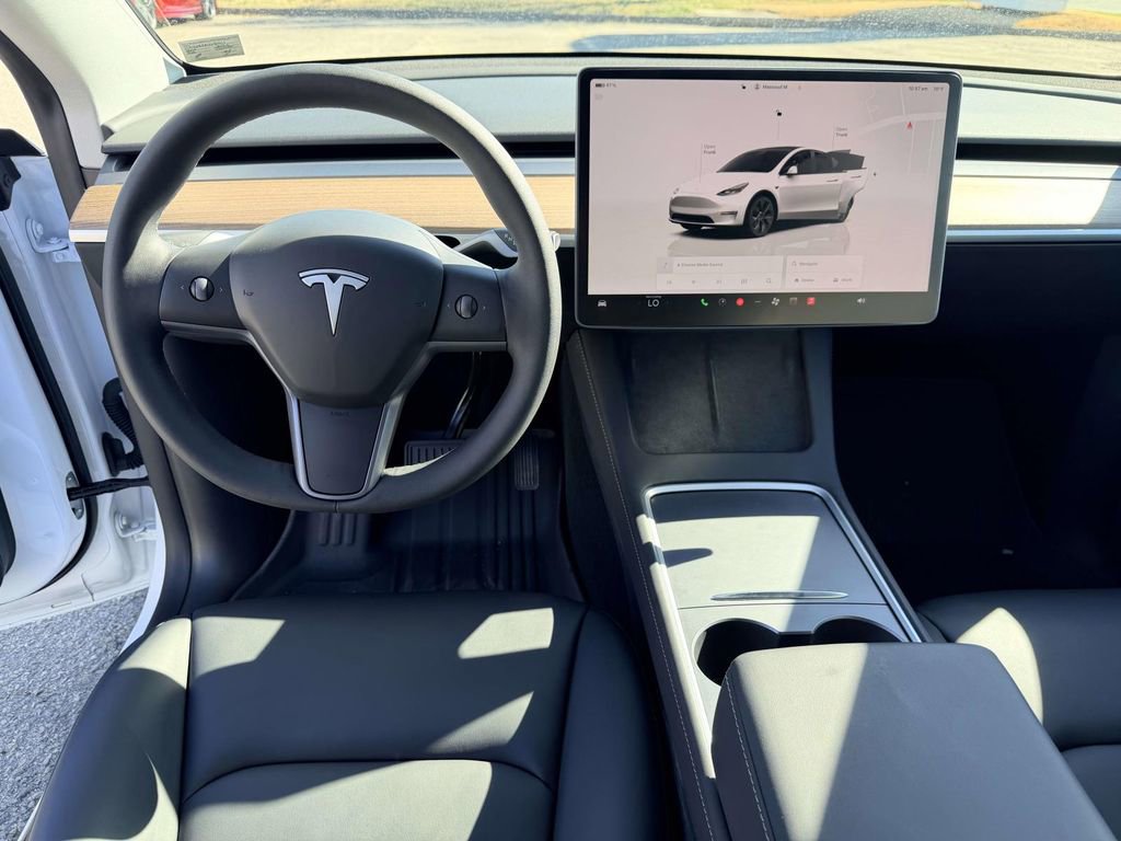 Used 2025 Tesla Model Y Long Range image 2