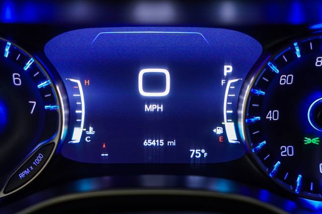 Used 2023 Chrysler Pacifica Touring-L FWD image 9