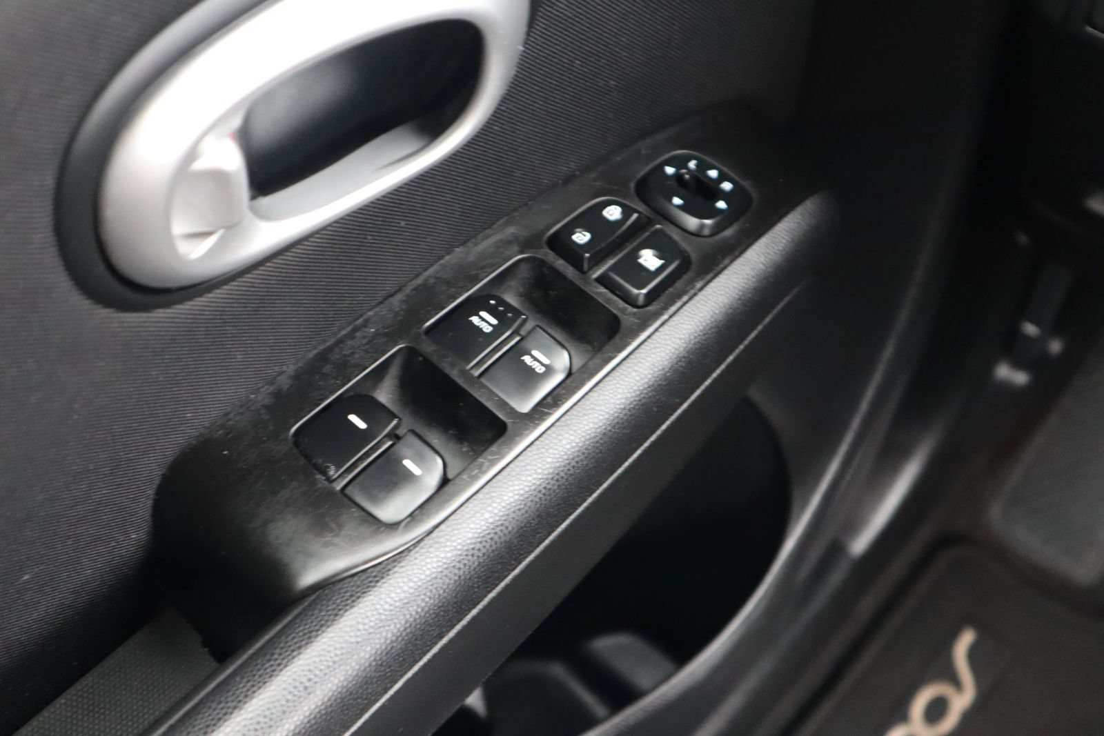 Used 2014 Kia Soul + FWD image 26