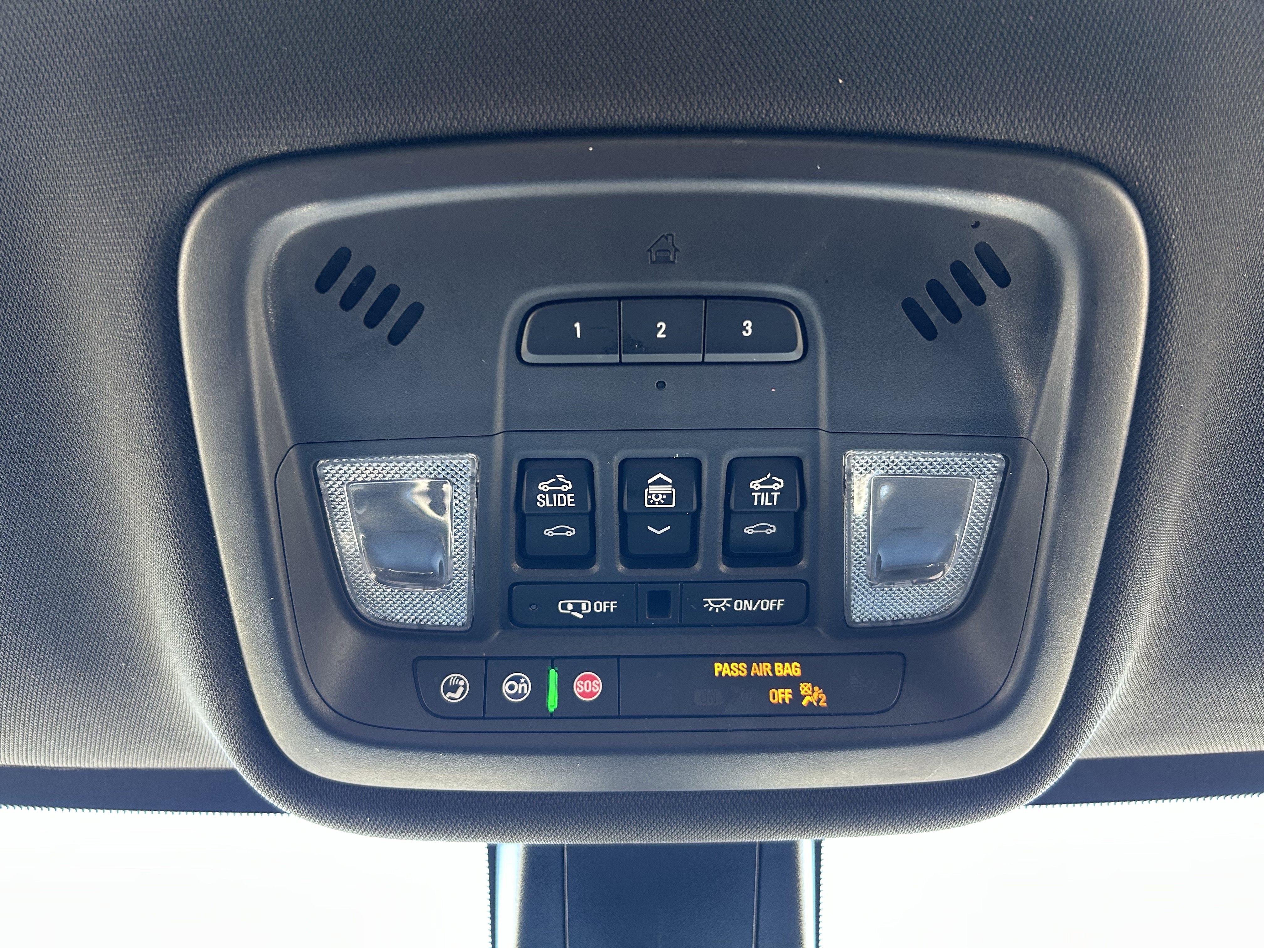 Used 2023 Chevrolet Traverse Premier image 36