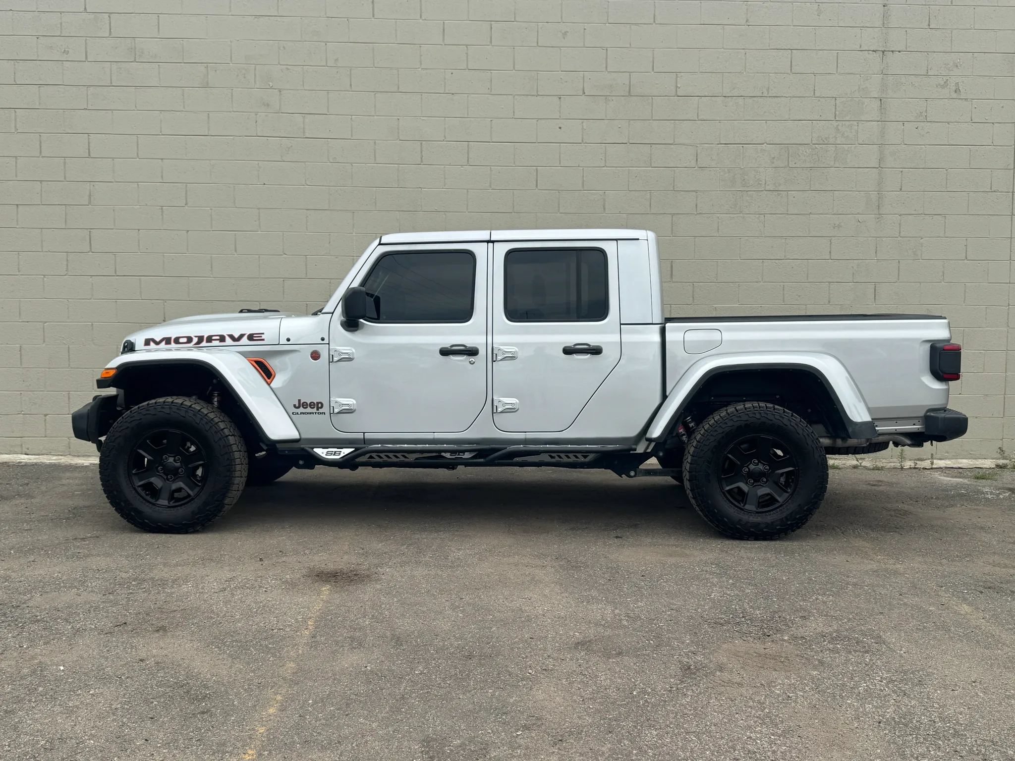 Used 2022 Jeep Gladiator Mojave w/ LED Lighting Group AWD/4WD image 2