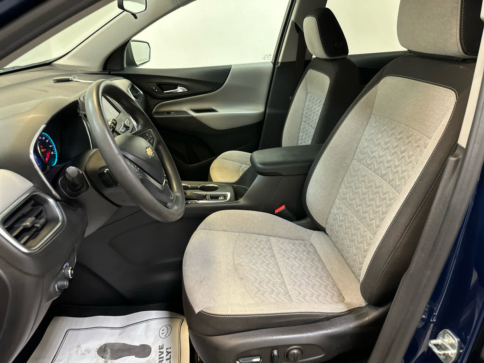 Used 2022 Chevrolet Equinox LS w/ LS Convenience Package image 4