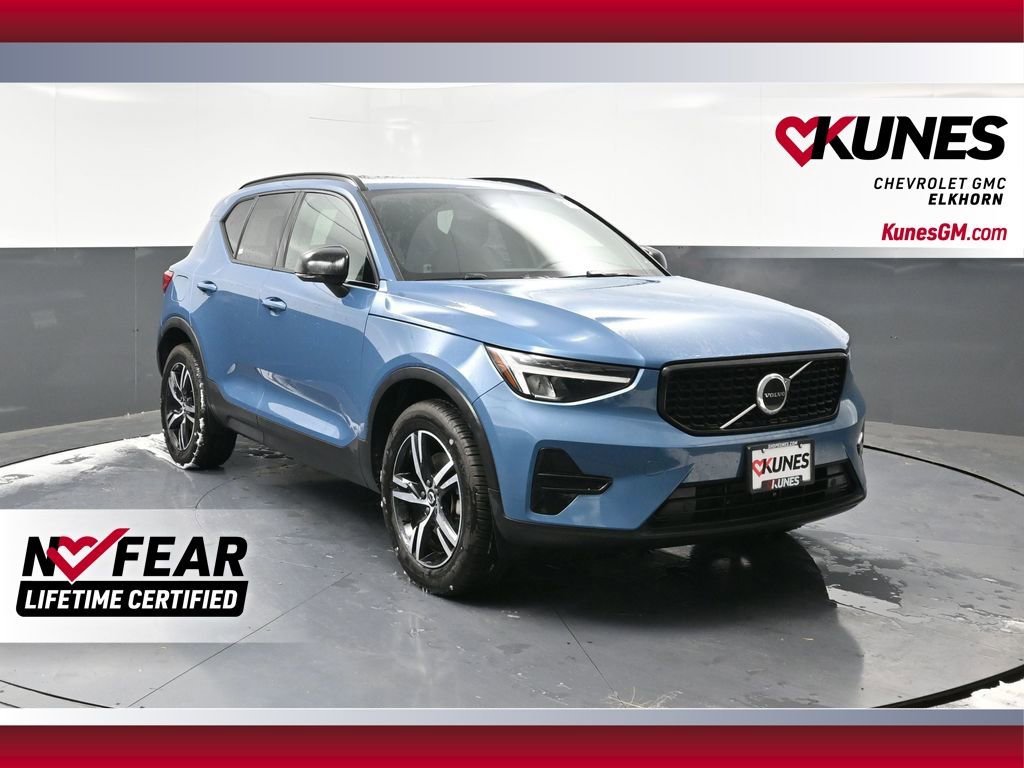 Used 2024 Volvo XC40 B5 Core