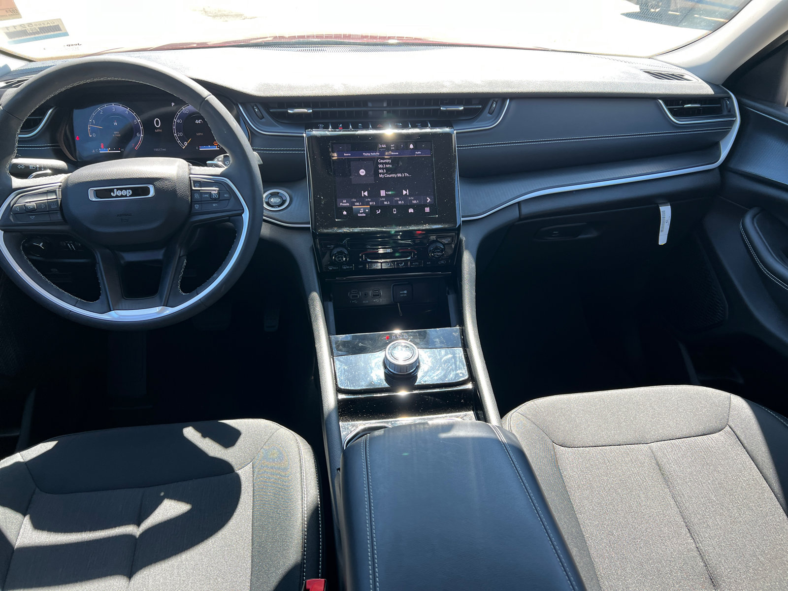 Used 2023 Jeep Grand Cherokee Laredo image 24