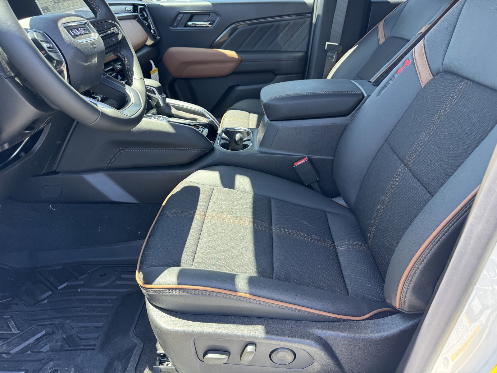 New 2026 GMC Canyon AT4 AWD/4WD image 16