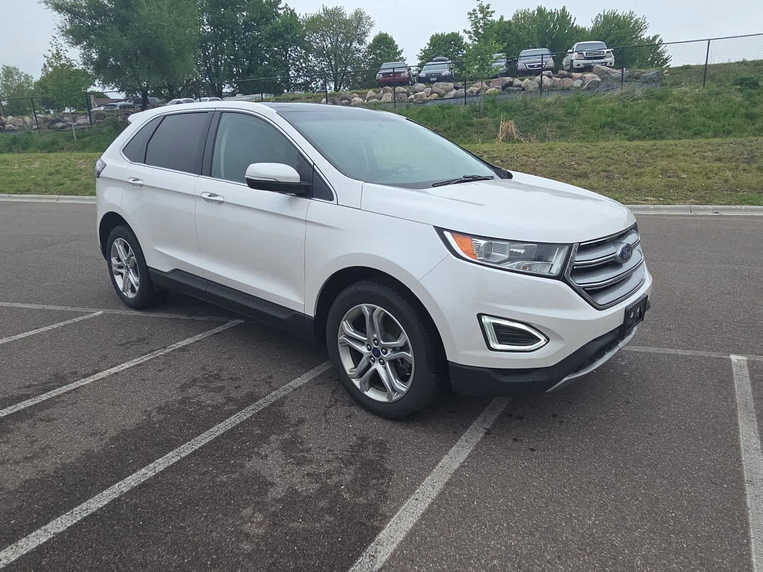 Used 2018 Ford Edge Titanium w/ Class II Trailer Tow Package AWD/4WD image 2