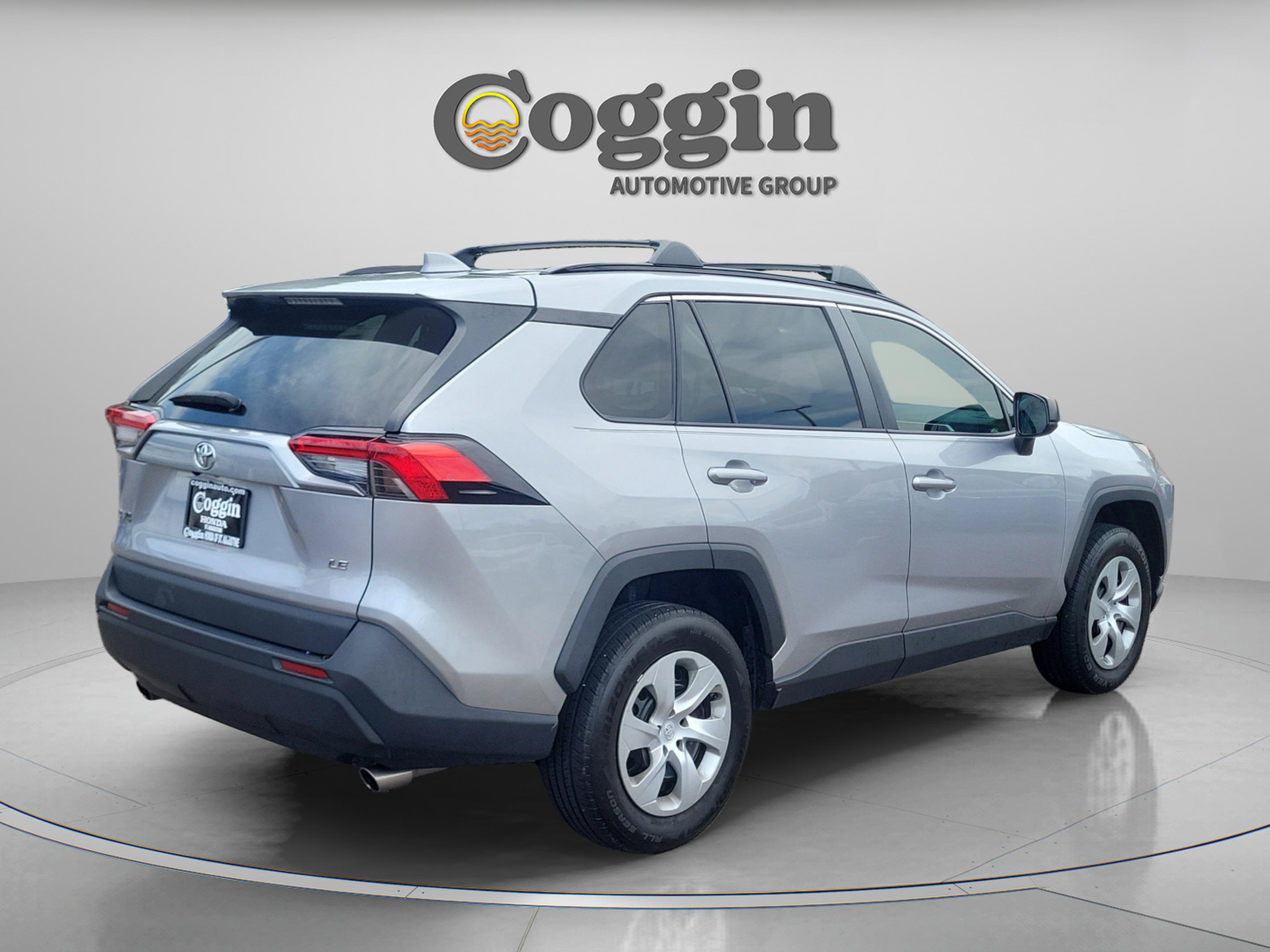 Used 2021 Toyota RAV4 LE FWD image 5