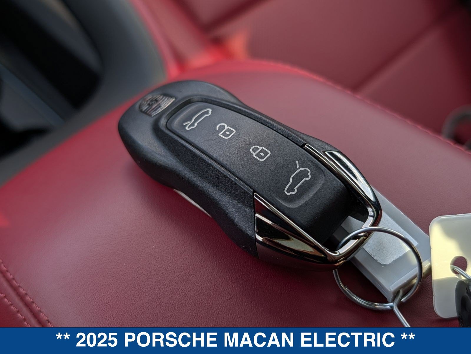 Used 2025 Porsche Macan Turbo Electric AWD/4WD image 68