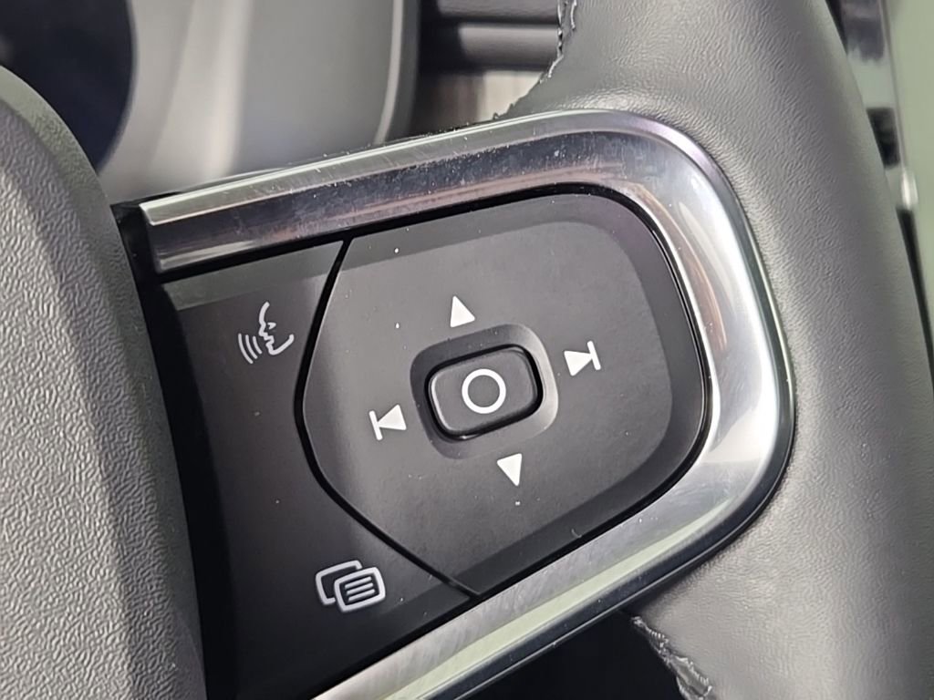 Certified 2024 Volvo XC40 B5 Core image 21