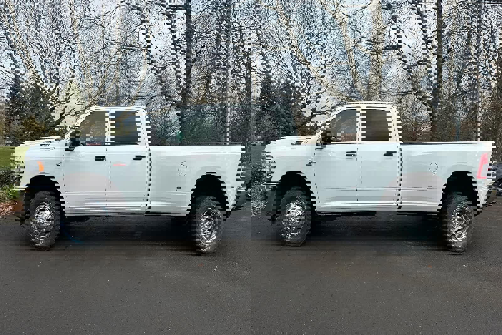 Used 2024 RAM 3500 Tradesman w/ Chrome Appearance Group image 5