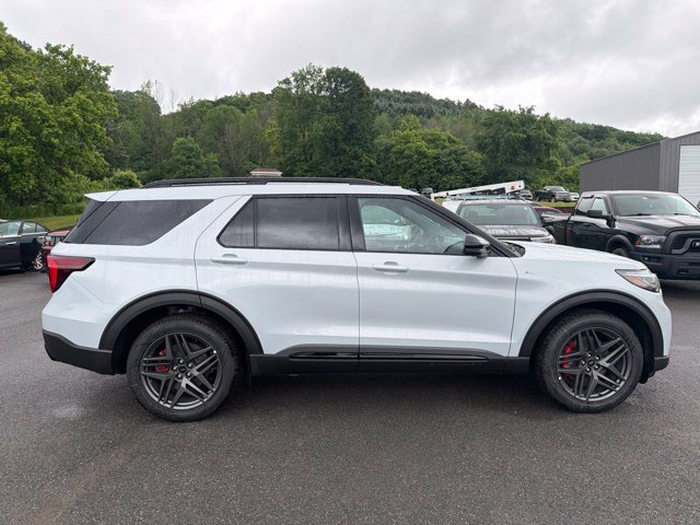 Used 2026 Ford Explorer ST-Line w/ ST-Line Street Pack AWD/4WD image 11