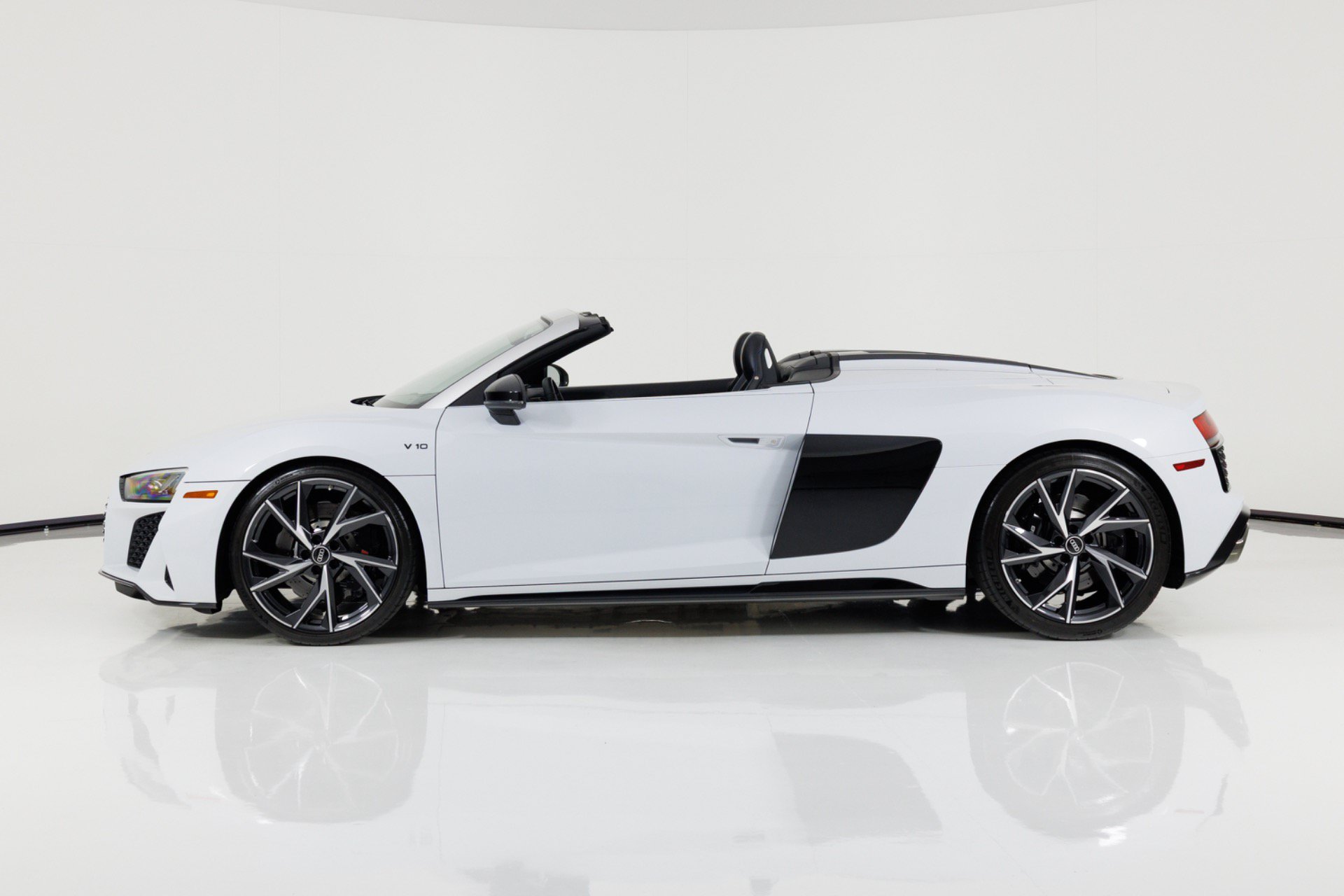 Used 2022 Audi R8 V10 w/ Premium Package RWD image 7