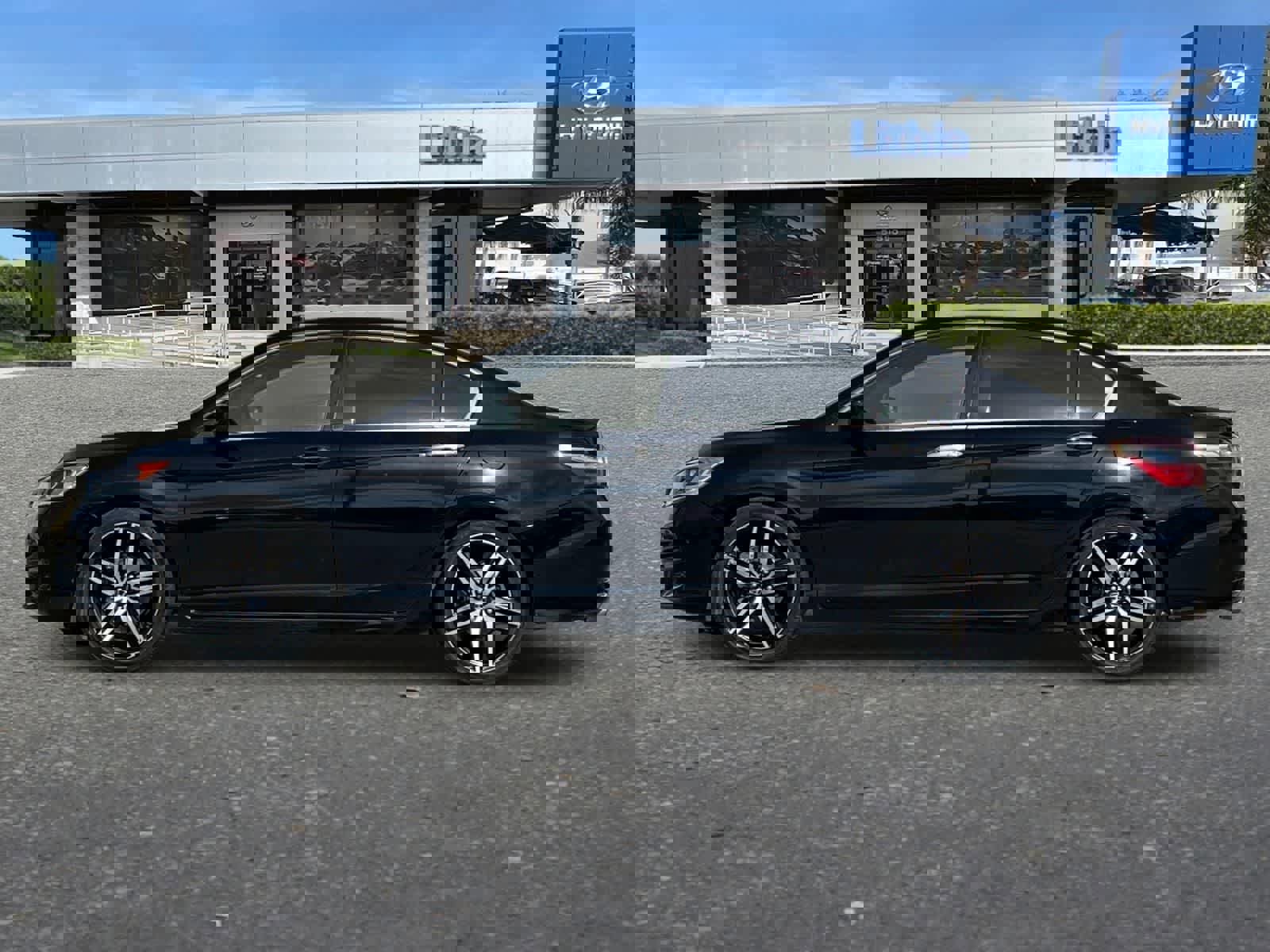 Used 2017 Honda Accord Sport image 6