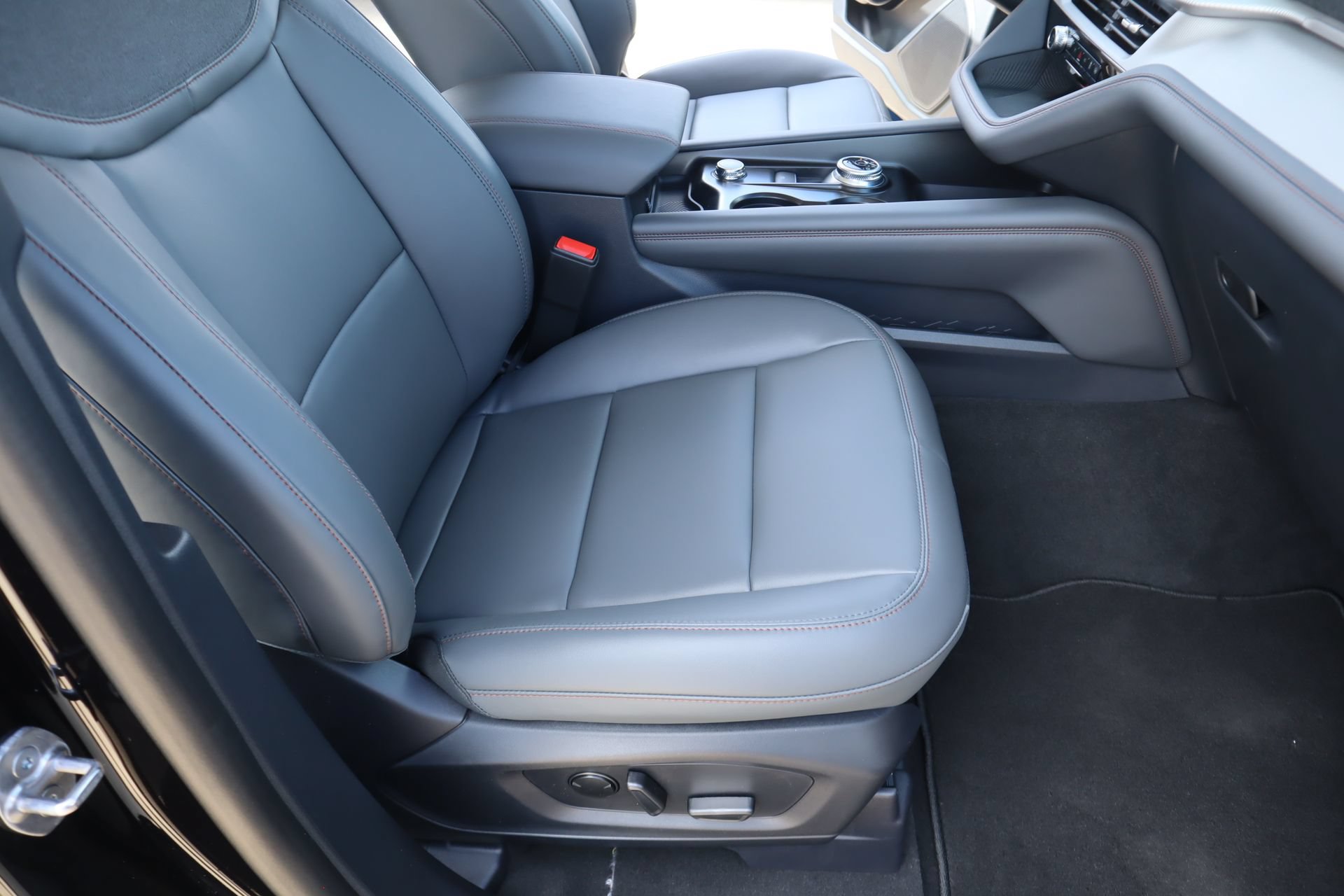 New 2026 Ford Explorer Active w/ Active Comfort Package RWD image 15