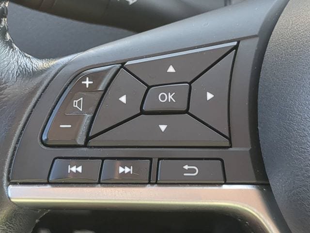Used 2017 Nissan Rogue Sport SL w/ SL Premium Package FWD image 25