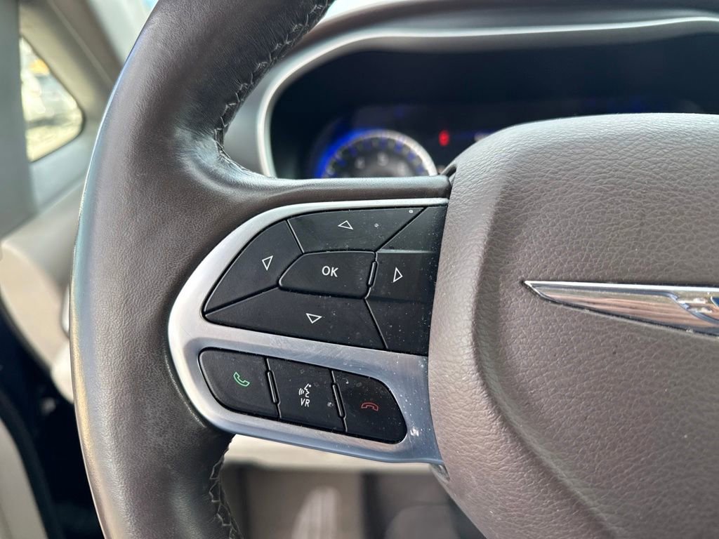 Used 2020 Chrysler Pacifica Touring-L w/ Tire & Wheel Group image 27