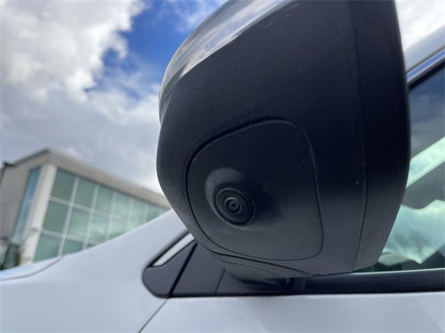 Used 2025 GMC Acadia Elevation image 3