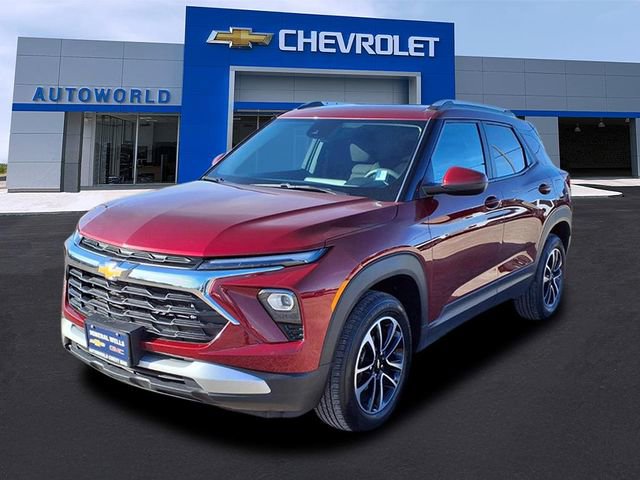 Used 2025 Chevrolet TrailBlazer LT AWD/4WD image 3