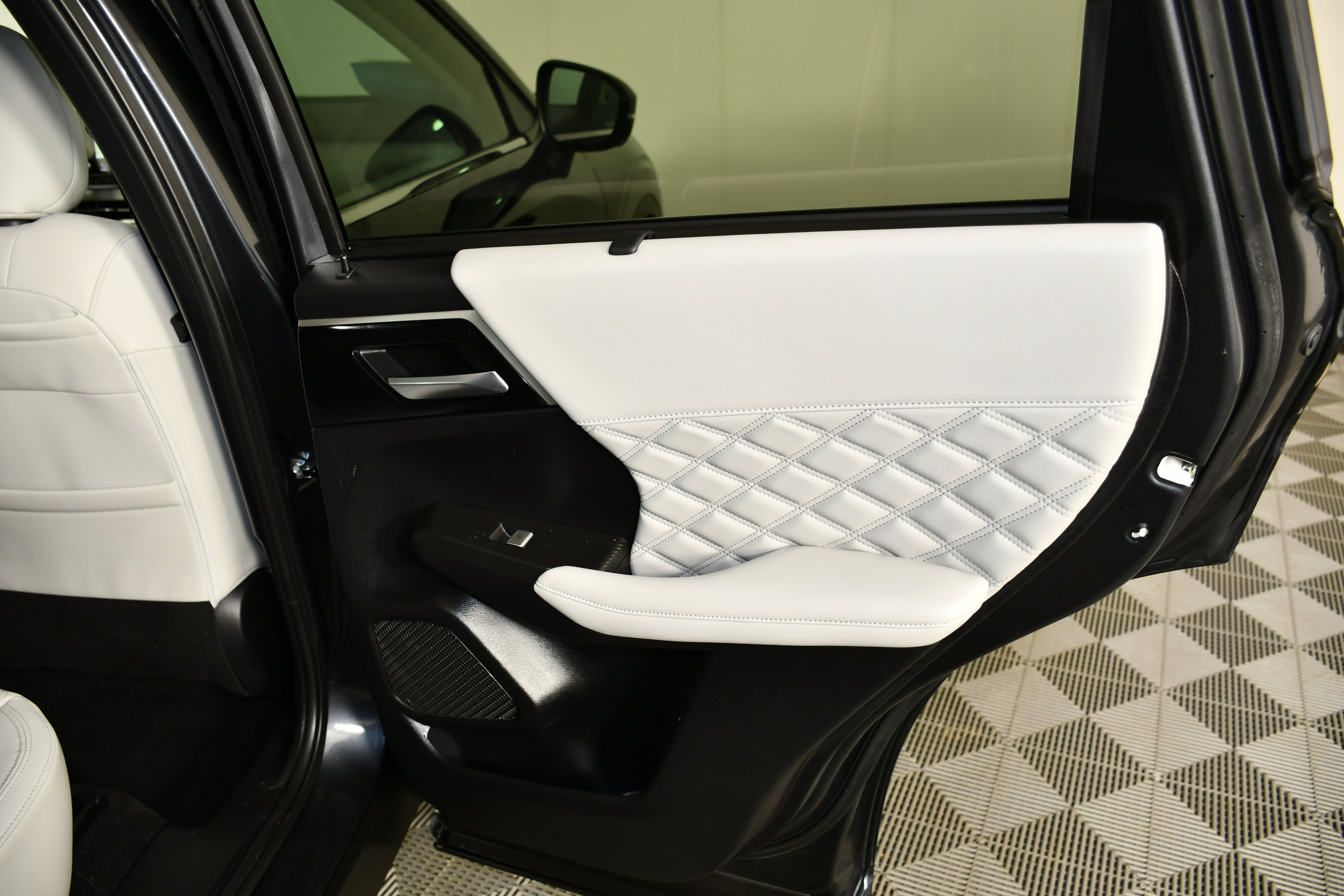 Used 2025 Mitsubishi Outlander SEL AWD/4WD image 43