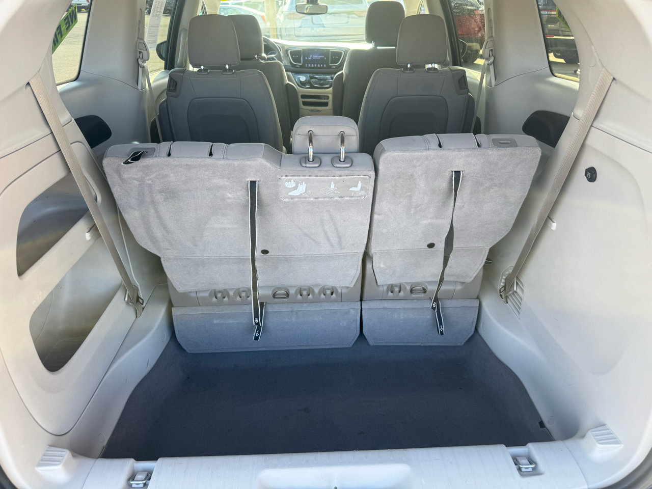 Used 2017 Chrysler Pacifica Touring image 9