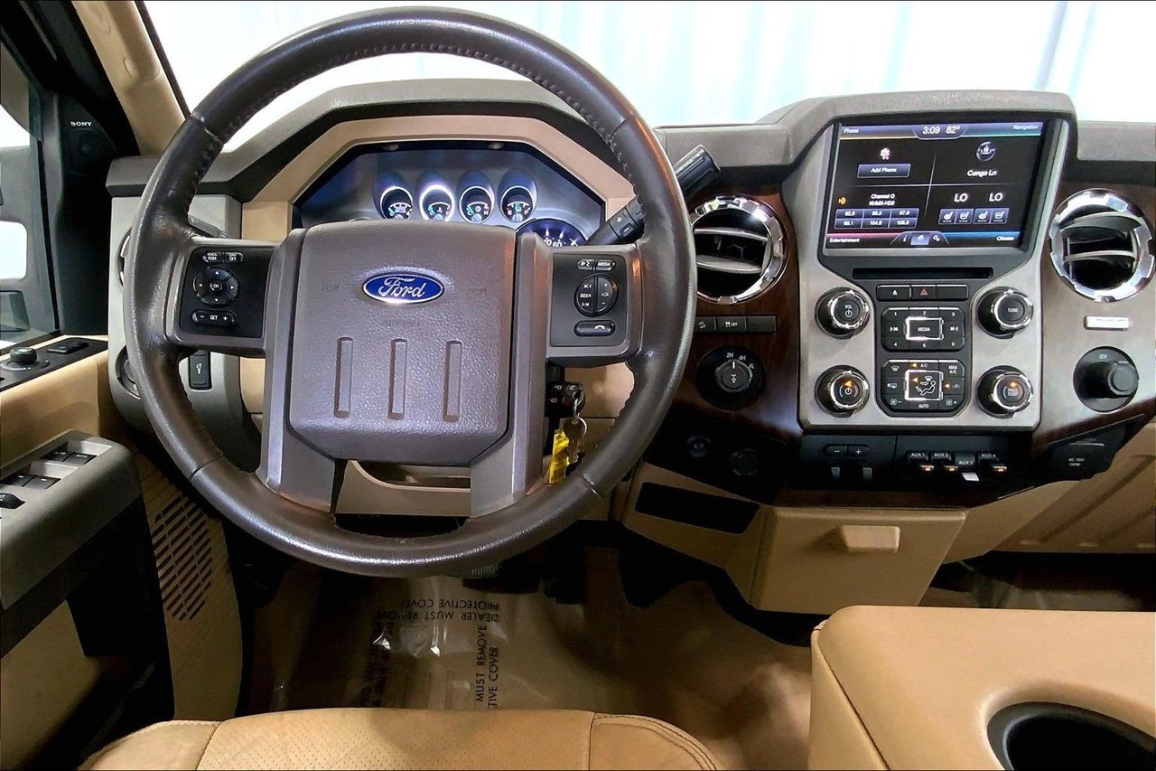 Used 2016 Ford F250 Lariat w/ Lariat Interior Package AWD/4WD image 4
