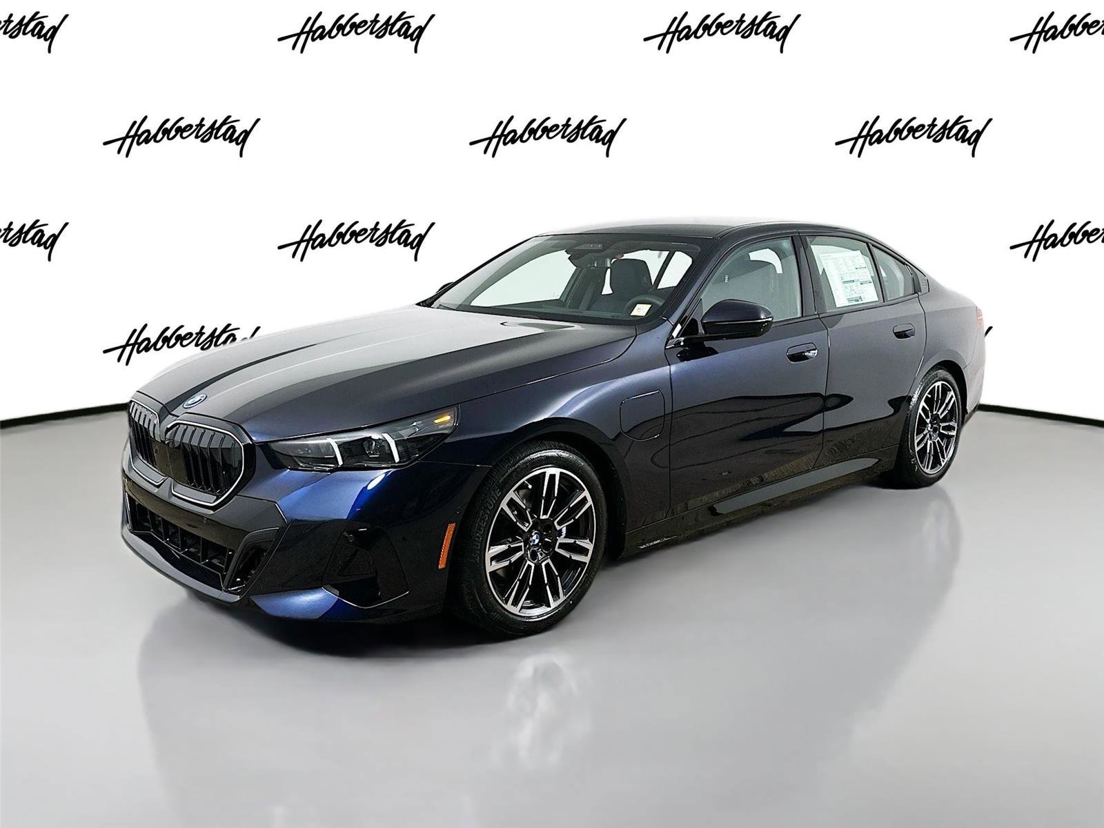 New 2026 BMW 550e xDrive image 1