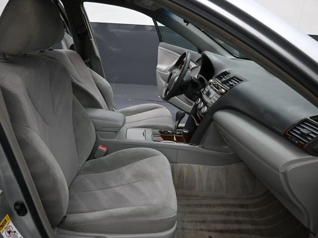 Used 2010 Toyota Camry LE image 10