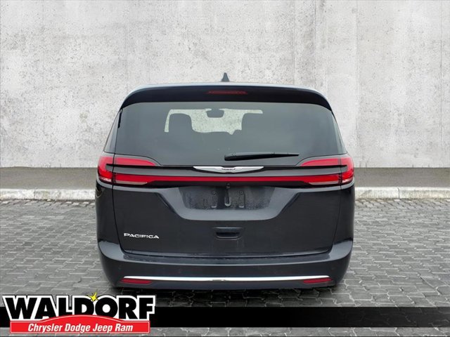 New 2026 Chrysler Pacifica Select image 3