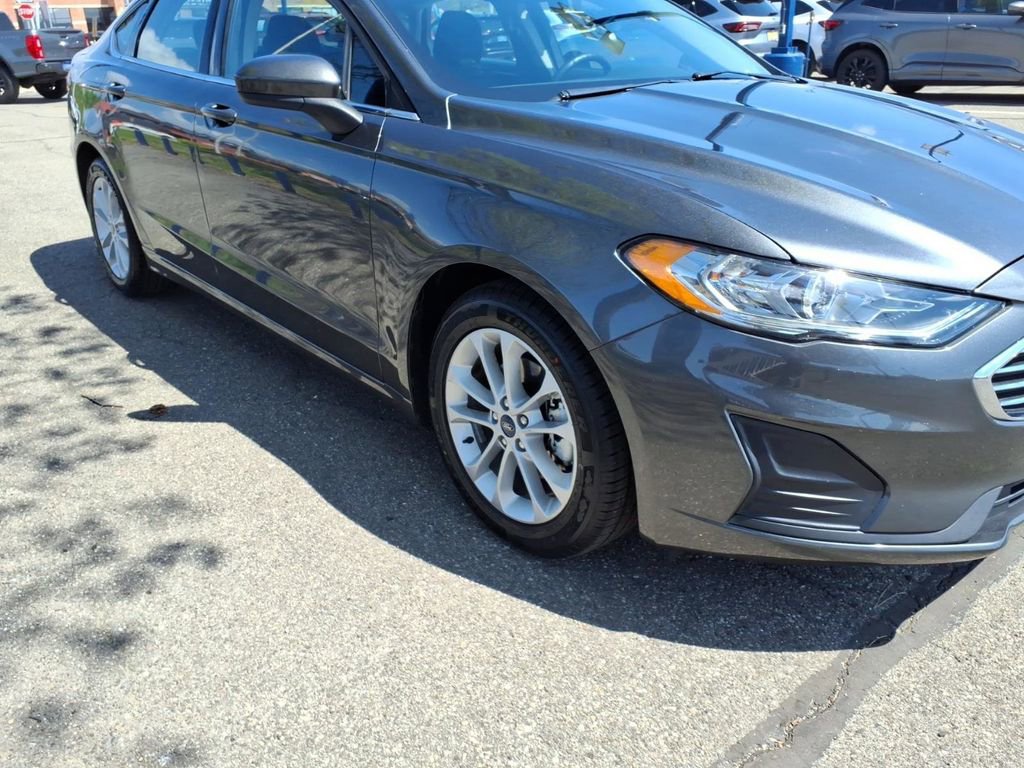 Used 2020 Ford Fusion SE FWD image 6